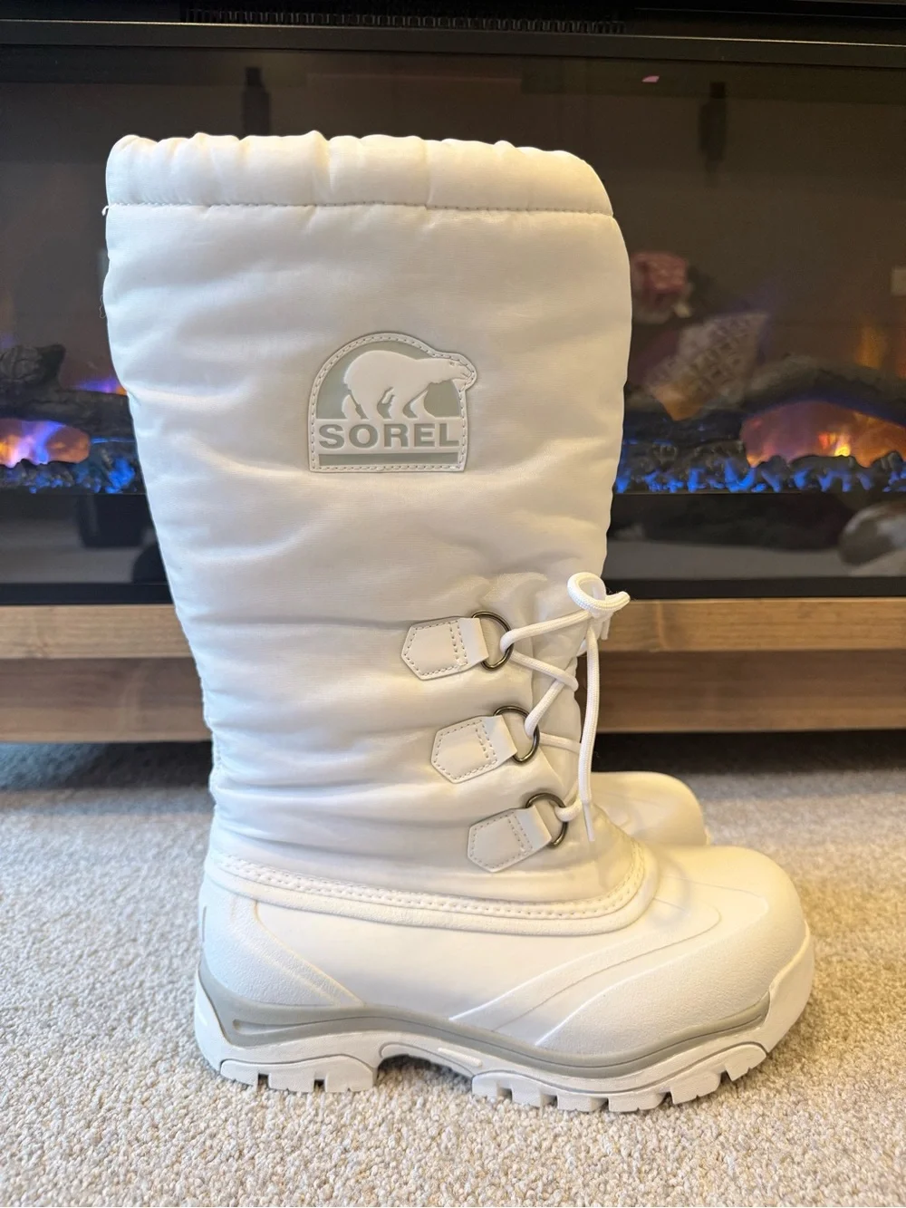 Sorel Snowlion women’s size 8 white winter boots